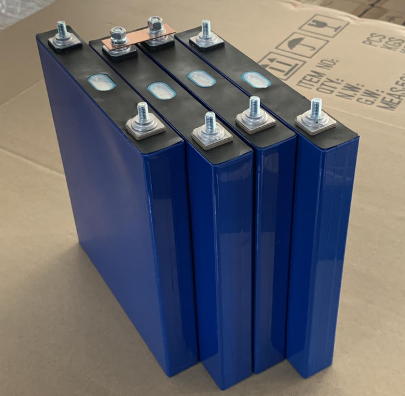 铝盖锂电动汽车电池，3.2v 100ah / 200ah Lifepo4电池